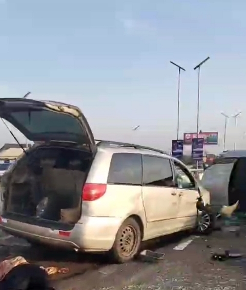Tragedy Strikes Third Mainland Bridge: Mother Dead, Daughter Survives Horrific Crash