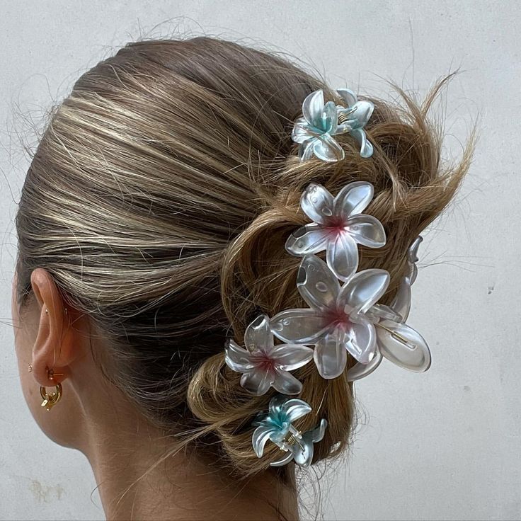 Claw Clips Under Scrutiny: Experts Warn of Hair Damage and Safety Risks